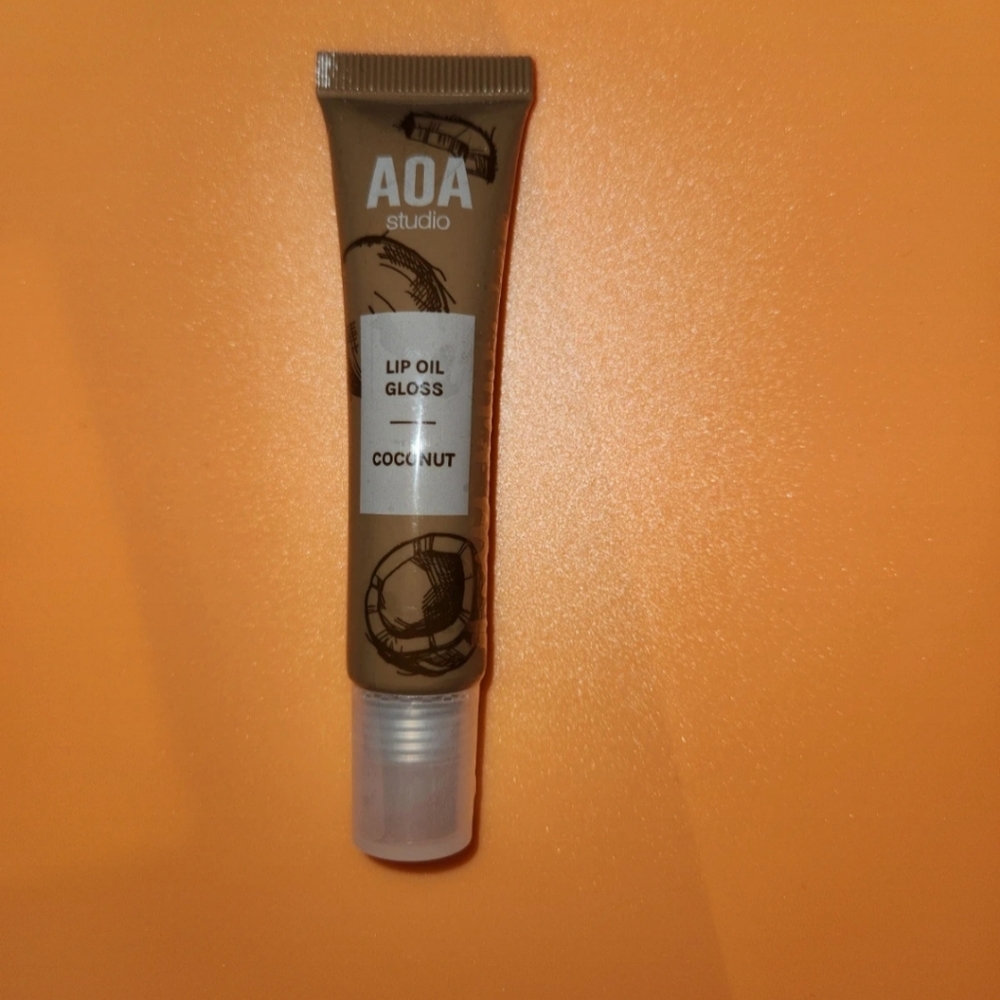 Coconut lip oil